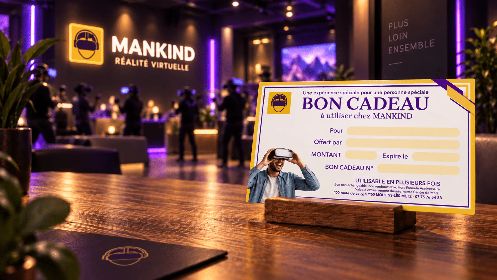 Bon cadeau Mankind posé sur une table dans le centre de réalité virtuelle de Metz